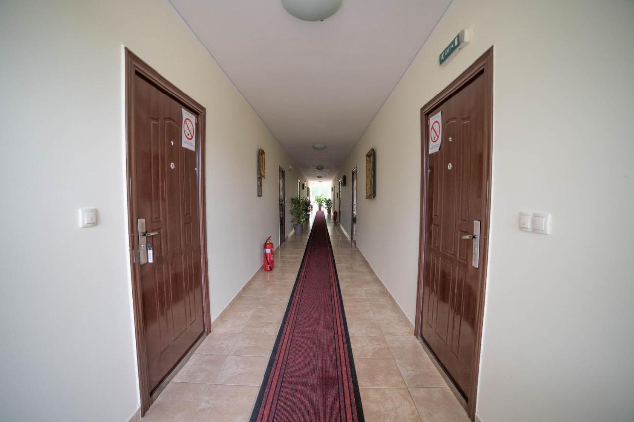 Aparthotel Prenociste Leona Veliko Gradište Exterior foto