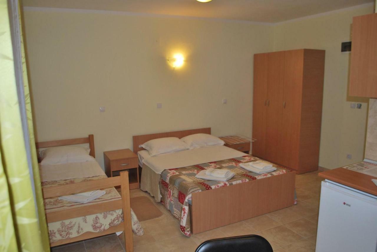 Aparthotel Prenociste Leona Veliko Gradište Exterior foto